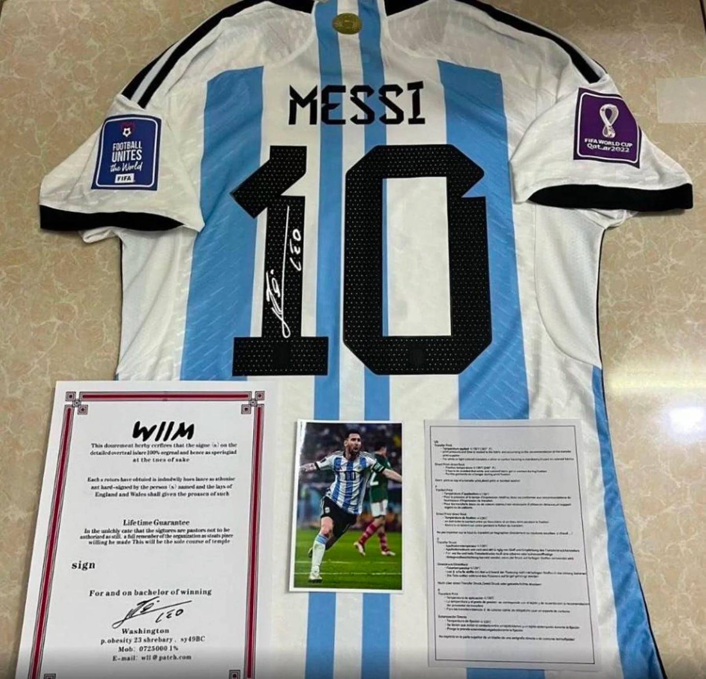 MAILLOT ÉDITION LIMITÉE ARGENTINE FINALE COUPE DU MONDE VERSION SIGNÉE LIONEL MESSI (LE MAILLOT N'EST PAS ACCOMPAGNÉ DE CERTIFICATS)